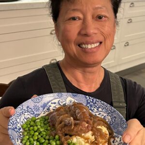 Jimmy Barnes Instagram - Some nights we just feel like different dinners. I felt like Thai green beef curry and @jane13barnes is having bangers and mash. One thing we both agree on is apple custard cake for dessert. Nothing like being spoilt with home comfort cooking.