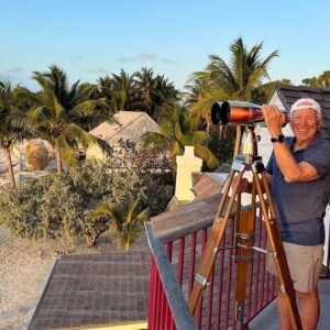 Jimmy Buffett Instagram - 👀👀🌊🌊I spy with my #bigeyebinoculars 
Thank you ! @luxxoptica_palmbeach 👌🤙