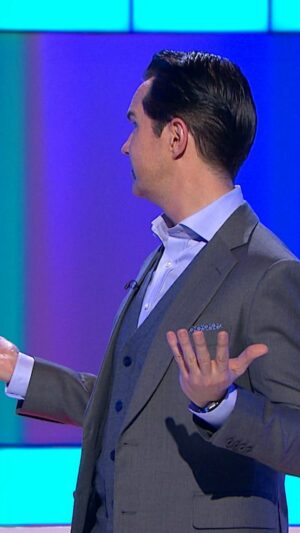 Jimmy Carr Instagram - a silly, silly joke! #jimmycarr #8outof10cats #britishcomedy #oneliners