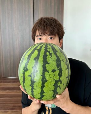 Jin Shirasu Instagram - すいかは玉買いで🍉

『転職の魔王様』第7話
嵐、天間ついに対峙。
今夜10時〜
ご覧ください👼
#転職の魔王様