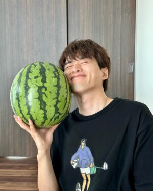 Jin Shirasu Instagram - すいかは玉買いで🍉

『転職の魔王様』第7話
嵐、天間ついに対峙。
今夜10時〜
ご覧ください👼
#転職の魔王様