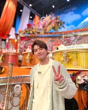 Jin Shirasu Instagram - フジテレビ『 #ドレミファドン 』
今夜7時から🎶

2024年もよろしくお願いします🐉
皆様が心穏やかに過ごせますように。
頑張ります。