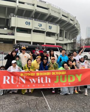 Jin Sun-kyu Instagram - 이 축제에 함께할수있어서 참 행복했습니다~~!!!

훈련의성과를 멋지게보여주신 쥬디스여러분들 너무 축하해요~~!!^^주로에서 너무 멋졌습니다~!!^^

나의 처제와 조카 구슬이 은후~~!!!너무너무 대견스럽고 
자랑스러웠어~~!!^^

한민이 그리고 나경이 그리고 RMM&RMW 멋진 쥬디스!!
10k, full코스 참여하신 모든 러너분들 같이여서 참 좋았습니다~~!!^^

훈련을 열심히해서 담번엔 풀코스 도전!!!!!

재밌었던 동아마라톤🏃🏻🏃🏻🏃🏻🏃🏻🏃🏻🏃🏻🏃🏻

달리면서 드린 나의예배~!!
오늘도 참 감사했습니다~!!!🙏🏃🏻🙏

#동아마라톤2024#쥬디스#마피아#마라닉tv#마라닉액터스#사랑💝합니다#감사합니다💝주님💝