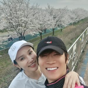 Jin Sun-kyu Instagram - 행복했다~~~!!!!

꽃이 좋은걸보면 우리도 나이가 ㅎㅎㅎ

꽃길을 달리는 것은 그저 행복하다~~!!

감사한 하루다~!!💝💝💝💝💝💝

#하남위례길