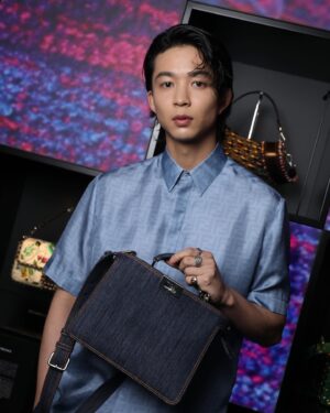 Jin Suzuki Instagram - .
#FendiHandinHand 
#PR 

『ハンド・イン・ハンド　〜卓越した職人技への称賛〜』

イタリア各地の職人たちが熟練の伝統技術、つまりクラフツマンシップを持ち寄り共同作業を称えあう、この唯一無二のエキシビションがローマに続く世界2番目の開催地として、2023年4月20日東京・表参道に上陸。