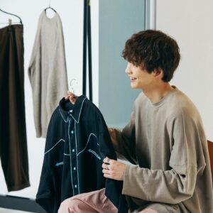 Jin Suzuki Instagram - .
LG styler

デニムやニット、洗いにくいアイテムもLG stylerで
ケアをすれば、衛生面の心配もなく着続けられます！
最近のお気に入り3コーデも紹介しているので
是非webの方もご覧ください。

#LGStylerStyle #LGStyler