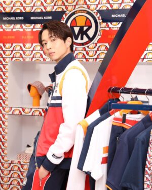 Jin Suzuki Instagram - .
@michaelkors × @ellesse 

MichaelKorsとスポーツウェアブランドellesseが
コラボしたカプセルコレクション！
MichaelKors銀座店でポップアップショップを
6月21日まで開催中！

#Doubles 
#MKxellesse 
#mkpartner 
#マイケルコース