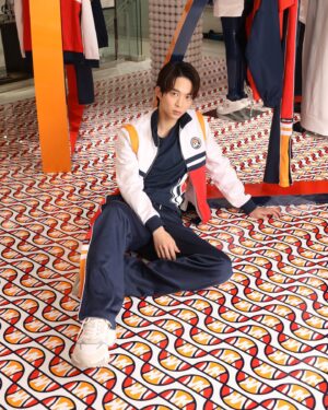 Jin Suzuki Instagram - .
@michaelkors × @ellesse 

MichaelKorsとスポーツウェアブランドellesseが
コラボしたカプセルコレクション！
MichaelKors銀座店でポップアップショップを
6月21日まで開催中！

#Doubles 
#MKxellesse 
#mkpartner 
#マイケルコース