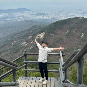 Jin Tae-hyeon Instagram - 아내와 함께 불암산 정상 
아웃도어 모델이면 산으로 가야지 
앞으로 좋은 산 많이 소개할게요 
러닝 라이딩 하이킹 까지 아 정말 바쁘네요 

연기는 언제 하냐고요? 그건 방송국에 민원 넣으세요
우리 보고싶다고 ㅎㅎ 😃👍🏾🙄

#불암산 #마운티아 #모델 #진태현
@mountia_play 
광고주가 시키지 않아도 우린 알아서 홍보하는 그런 모델

#등산 #하이킹 #트레킹 #운동 #건강
