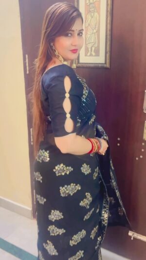 Jina Samal Instagram - Special gift from @paree._.collection ❤️❤️❤️ thank u for gorgeous saree 🖤🖤🖤🥰 #collaboration #rajavibes❤️ #zeenasamalpanigrahy 🖤🖤🖤