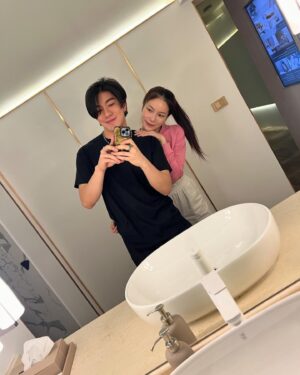 Jirakit Thawornwong Instagram - น้องแวะมาหาที่คลินิกอีกแล้วว 🤍
@via.aesthetic.clinic