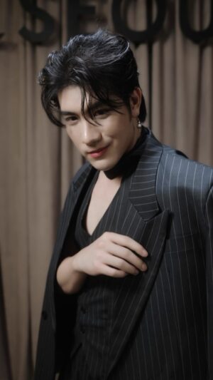 Jirakit Thawornwong Instagram - L Seoul Fashion Show 🖤

Thanks @that.official84