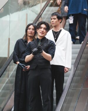 Jirakit Thawornwong Instagram - ขอบคุณ @theguitarmag ที่เชิญพวกเรา Saint After Six ไปเดินพรมแดงครับ!❤️‍🔥
#TheGuitarMagAwards2024

📸: @mastermai