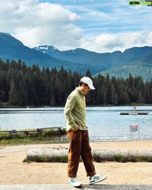 Jiravich Pongpaijit Instagram - เดินป่าที่เมือง whistler เห็นหมีอีกแล้ว😉 แถมแรคคูนอีกตัว🥰