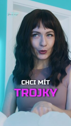 Jiřina Daňhelová Instagram - Ta brunetka jsi ty po prvním rozvodu. 
Blondyna jsi ty po zahadném umrtí třetího manžela. 

@plastickachirurgie_cbpklinika 

🎥 @tomykys a @fastfilmsprodukce 
🎼 @honza_peroutka 

Děkuji🤍

Za půjčení paruk děkuji @profibeauty 

Dobře to promysli, pak udělej všechno proto, ať se jako žena cejtíš co  nejlíp 🤷🏻‍♀️❤️