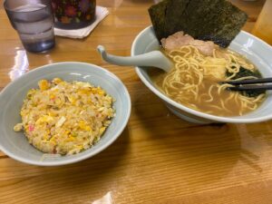 Jiro Instagram - 市場内のラーメン屋さん。
ここは侮れませんでしたね。
ラーメンもチャーハンも餃子も
🙆‍♀️🙆‍♀️🙆‍♀️
他のお店も気になるお店ばっかりだった。
壁でした。