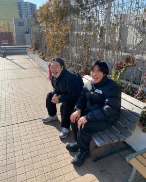 Jiro Instagram - ネタ合わせですか？
よく外でネタ合わせしたものですよね。みんな。