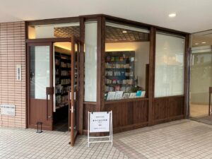Jiro Instagram - またしばらく弘前いた。
初めて行ったお店は岩とTOP。

岩(月火水のみのストロング店)
まわり道文庫　弘前駅前店 (本買いなさい)
喫茶店TOP (愛煙家集まれ。お姉さんいい声)
シド亭　(ステーキ出てくるスピード最速)
一力　(母の実家)
かわしま(写真はチーズフライ)
だるまや(味噌ラーはいいよなぁ)
銀水(自転車込みで銀水。オムライスとざる中華)