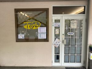 Jiro Instagram - またしばらく弘前いた。
初めて行ったお店は岩とTOP。

岩(月火水のみのストロング店)
まわり道文庫　弘前駅前店 (本買いなさい)
喫茶店TOP (愛煙家集まれ。お姉さんいい声)
シド亭　(ステーキ出てくるスピード最速)
一力　(母の実家)
かわしま(写真はチーズフライ)
だるまや(味噌ラーはいいよなぁ)
銀水(自転車込みで銀水。オムライスとざる中華)