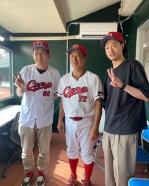 Jiro Instagram - 始球式前に40球投げ込んで肩ぶっ壊れ。
でも東出コーチにサインもらって田村選手にもサインもらって内田湘大選手にグローブもらったから大勝ち。