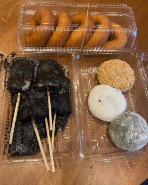 Jiro Instagram - 45歳(確か)
晩飯。
ドーナツ。餅。餅。