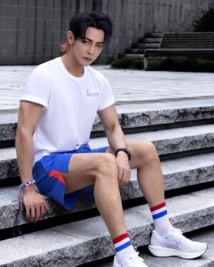 Jiro Wang Instagram - 發一波#四川 #宜宾 #九宮格   現場活動熱情的朋友們！(｡ì _ í｡)！#特步 @xtepofficial