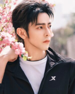 Jiro Wang Instagram - #🌸 🌸🌸珞櫻配色，元氣滿滿！春日氣息撲面而來嘿#🍃 🍃🍃#櫻花 @xtepofficial