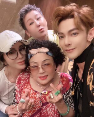 Jiro Wang Instagram - #生日快樂 #happybirthday #🎂 #happybirthday2023 #2023 今年的生日跟兩位老母達令和最愛的家人朋友們一起慶生🎉🎉🎉溫暖開心🥳