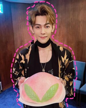 Jiro Wang Instagram - #生日快樂 #happybirthday #🎂 #happybirthday2023 #2023 今年的生日跟兩位老母達令和最愛的家人朋友們一起慶生🎉🎉🎉溫暖開心🥳
