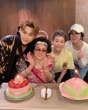 Jiro Wang Instagram - #生日快樂 #happybirthday #🎂 #happybirthday2023 #2023 今年的生日跟兩位老母達令和最愛的家人朋友們一起慶生🎉🎉🎉溫暖開心🥳