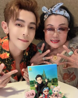 Jiro Wang Instagram - #生日快樂 #happybirthday #🎂 #happybirthday2023 #2023 今年的生日跟兩位老母達令和最愛的家人朋友們一起慶生🎉🎉🎉溫暖開心🥳