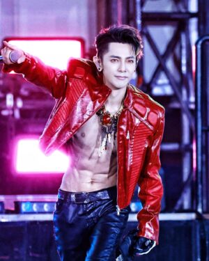 Jiro Wang Instagram - 風裡雨裡謝謝有你！🙏感恩大家風雨同行！真的開心能夠同聚同樂！謝謝你們的熱情❤️‍🔥支持！真的很神奇！連下幾天的豪雨彩排及出場前一刻都還是傾盆大雨！既然聽到你們的大喊！汪！東！城！的瞬間！立馬雨過天晴！太！神！奇！啦！感恩🙏感恩🙏讓我們有哪麼ㄧ個辣麼愉快的夜晚！尊嘟太讚👍啦！