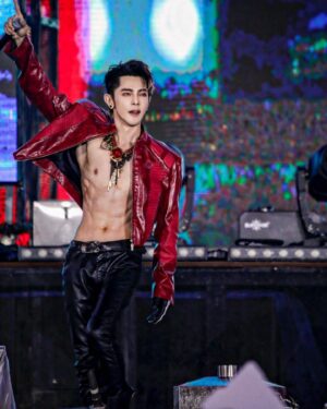 Jiro Wang Instagram - 風裡雨裡謝謝有你！🙏感恩大家風雨同行！真的開心能夠同聚同樂！謝謝你們的熱情❤️‍🔥支持！真的很神奇！連下幾天的豪雨彩排及出場前一刻都還是傾盆大雨！既然聽到你們的大喊！汪！東！城！的瞬間！立馬雨過天晴！太！神！奇！啦！感恩🙏感恩🙏讓我們有哪麼ㄧ個辣麼愉快的夜晚！尊嘟太讚👍啦！