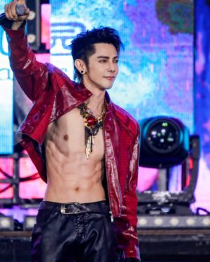 Jiro Wang Instagram - 風裡雨裡謝謝有你！🙏感恩大家風雨同行！真的開心能夠同聚同樂！謝謝你們的熱情❤️‍🔥支持！真的很神奇！連下幾天的豪雨彩排及出場前一刻都還是傾盆大雨！既然聽到你們的大喊！汪！東！城！的瞬間！立馬雨過天晴！太！神！奇！啦！感恩🙏感恩🙏讓我們有哪麼ㄧ個辣麼愉快的夜晚！尊嘟太讚👍啦！