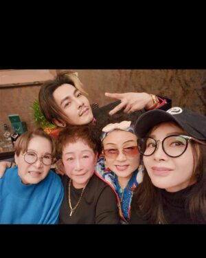 Jiro Wang Instagram - 家人歡聚日～～～(｡ì _ í｡)🎉🎉🎉🧧🤗