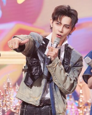 Jiro Wang Instagram - 開心每一天😘❤️✌🏻#520