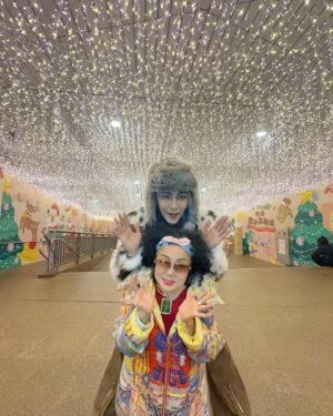 Jiro Wang Instagram - 🎅和媽媽ㄧ起㊗️大家。平安。快樂。健康每一天喔🍎🎄🧸 #聖誕快樂 #merrychristmas 🦌