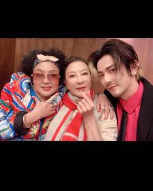 Jiro Wang Instagram - 家人歡聚日～～～(｡ì _ í｡)🎉🎉🎉🧧🤗