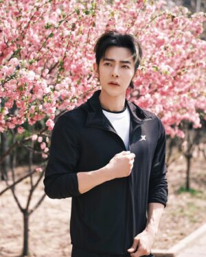 Jiro Wang Instagram - #🌸 🌸🌸珞櫻配色，元氣滿滿！春日氣息撲面而來嘿#🍃 🍃🍃#櫻花 @xtepofficial