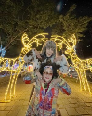 Jiro Wang Instagram - 🎅和媽媽ㄧ起㊗️大家。平安。快樂。健康每一天喔🍎🎄🧸 #聖誕快樂 #merrychristmas 🦌