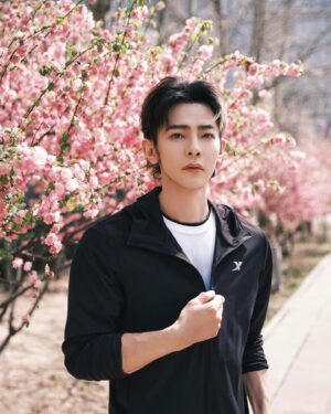 Jiro Wang Instagram - #🌸 🌸🌸珞櫻配色，元氣滿滿！春日氣息撲面而來嘿#🍃 🍃🍃#櫻花 @xtepofficial