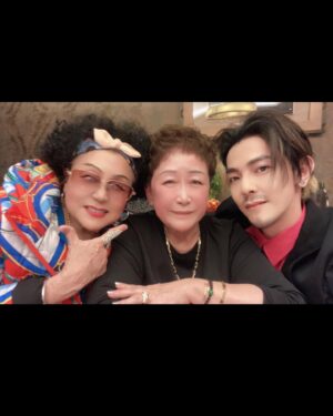 Jiro Wang Instagram - 家人歡聚日～～～(｡ì _ í｡)🎉🎉🎉🧧🤗