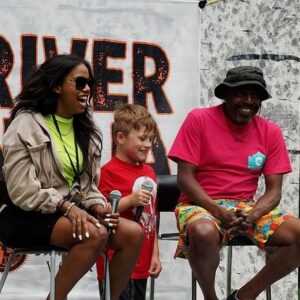 Jivanta Roberts Instagram - Capped off the weekend co hostin @thedonnellrawlingsshow w/ @donnellrawlings 🎤🎥💕 

Last slide is adults dance off with the kids! 💃🏽 of course we took it home 🏆🏆🏆