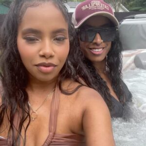 Jivanta Roberts Instagram - Happy 4th from my new home bit&@!es 😩 🤣 j/k #landofthefree?! 

@donnellrawlings ❤️❤️❤️ 
@deadlytravel @djtrauma @tmarie_14 

@theglamonthegolounge