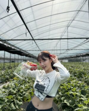 Jo Ah-young Instagram - 딸기가 풍년이오🍓🍓❤️