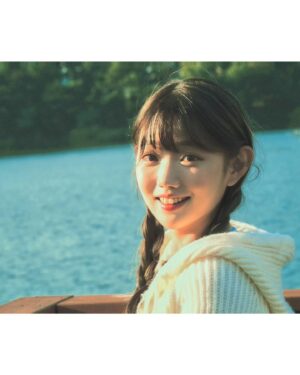 Jo Ah-young Instagram - 한창 바람개비 좋아할 나이죵 🍁🍂