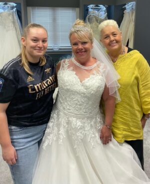 Jo Cooke Instagram - When your friend from #Vilamoura 
#Portugal pops over to Essex for lunch it would be rude not to have a “dress-up lunch date” Thank you @suzannegilmour1 for being our latest muse !
 #model #Essex #Lunch #wedding #bride #plussize #embrace