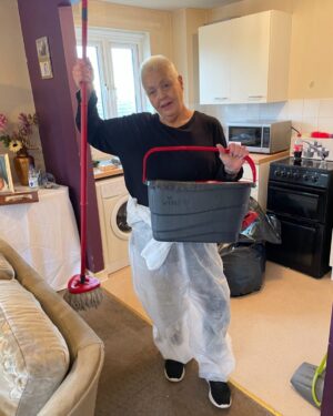 Jo Cooke Instagram - Happiness is a @viledauk mop and spinning bucket - lovingly gifted by my fav crime scene cleaner Eddie @bio_65_cleaners @reallytvchannel #TheBigClean #realitytv #gettingdownanddirty #bestie #curvybrides