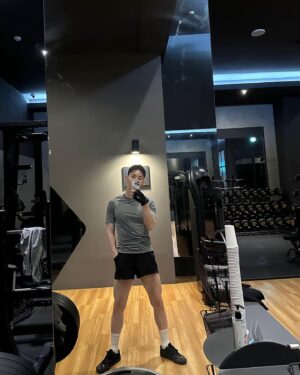 Jo Kwon Instagram - 합성아님^^ 

진우형이랑도 어느덧 10년.
오늘 이곳 기븐에서의 마지막 운동자.
형의 새로운 출발을 같이 응원해요💪🏻

NEW GIVN
@givn_jinwoo 
@givn_official 
@givn_pilates