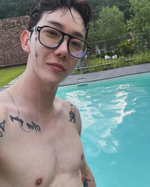 Jo Kwon Instagram - HOTSUMMER☀️